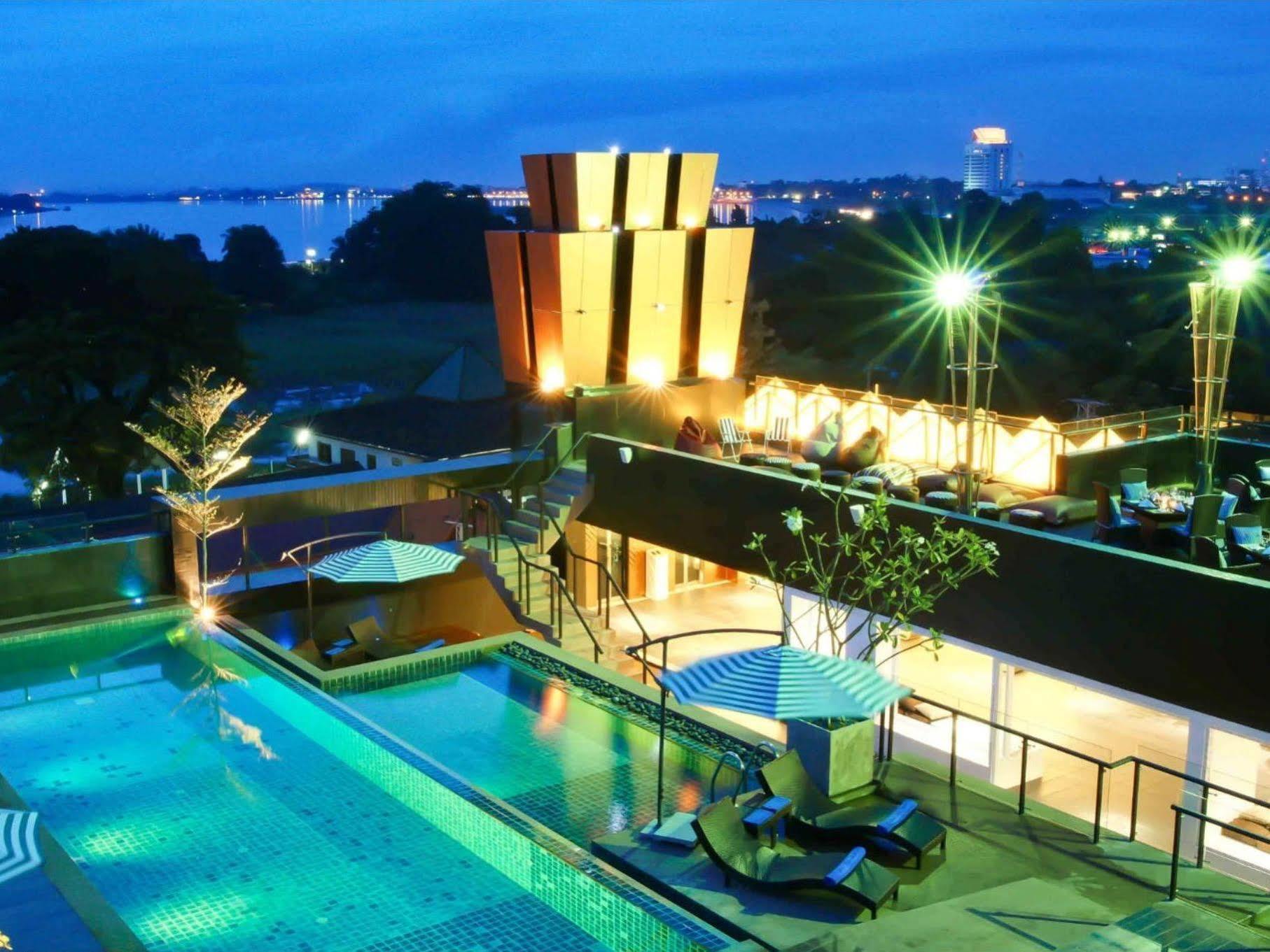 Rashmi'S Plaza Hotel В'єнтьян Екстер'єр фото